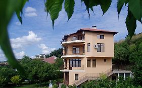 Вила Пролет